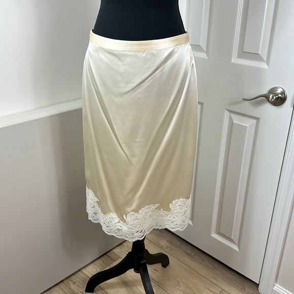 Banana republic long silk skirt with white lace Size Vintage in